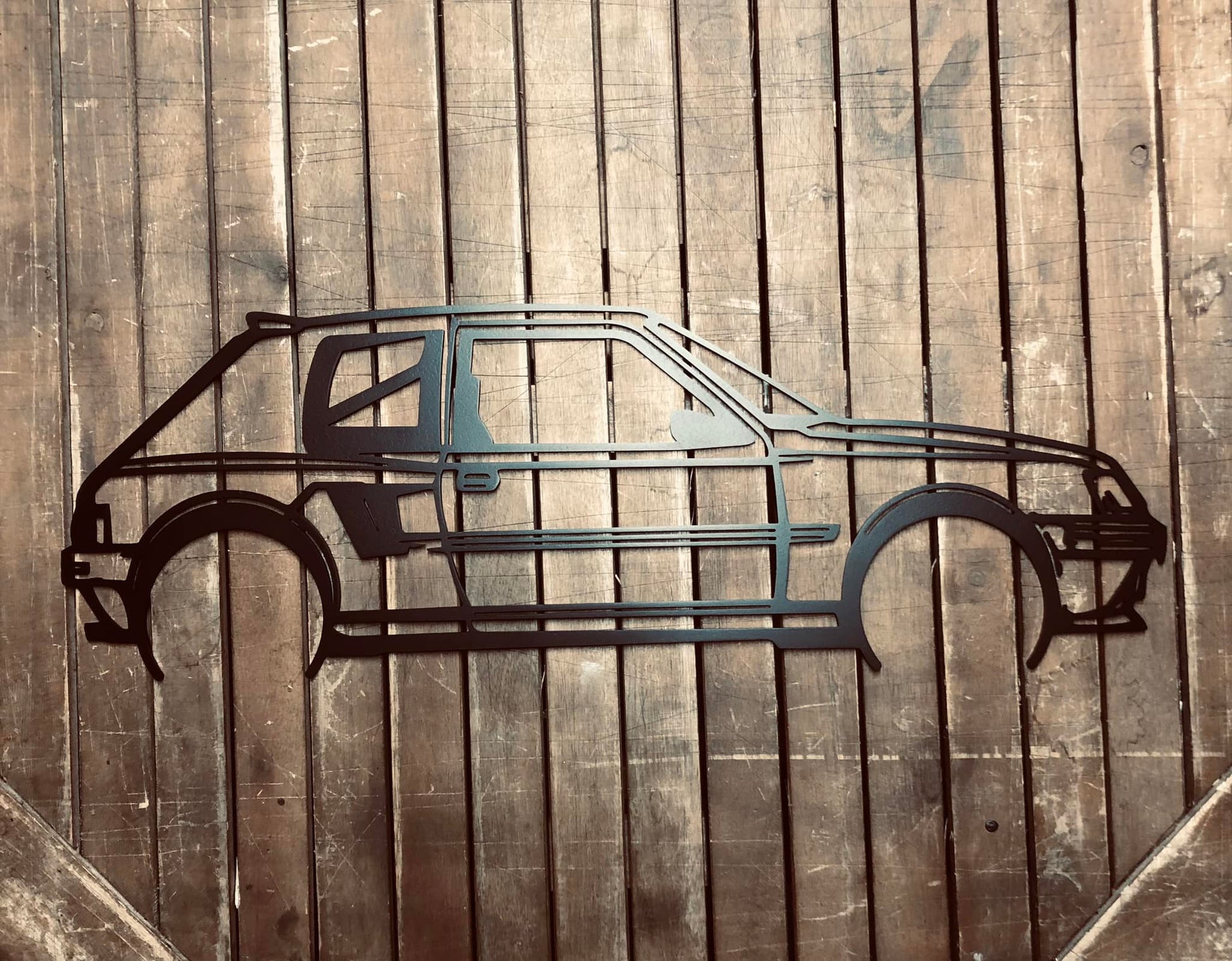 Silhouette voiture murale en acier – déco métal profil auto – fabrication française – design épuré