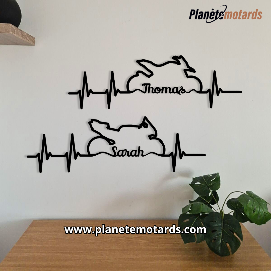 Décoration personnalisée battement moto avec prénom – métal 60 cm – Fabrication française – Idée cadeau motard