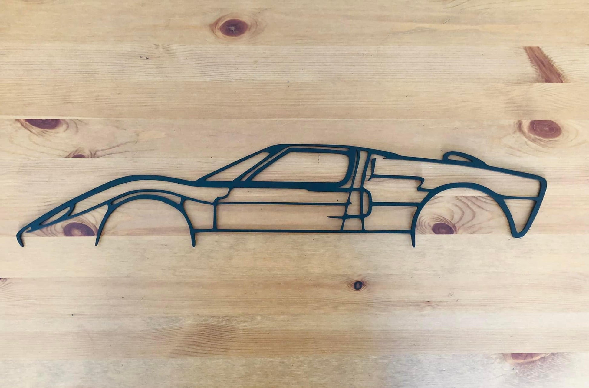 Silhouette voiture murale en acier – déco métal profil auto – fabrication française – design épuré