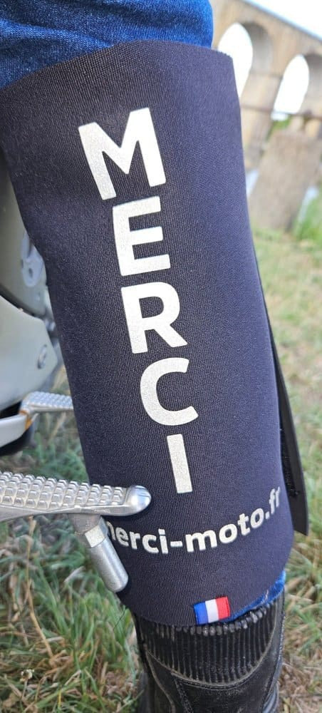 Jambière MERCI-MOTO Réfléchissante - Planète Motards undefined Jambière MERCI-MOTO Réfléchissante Planète Motards  Default Title undefined