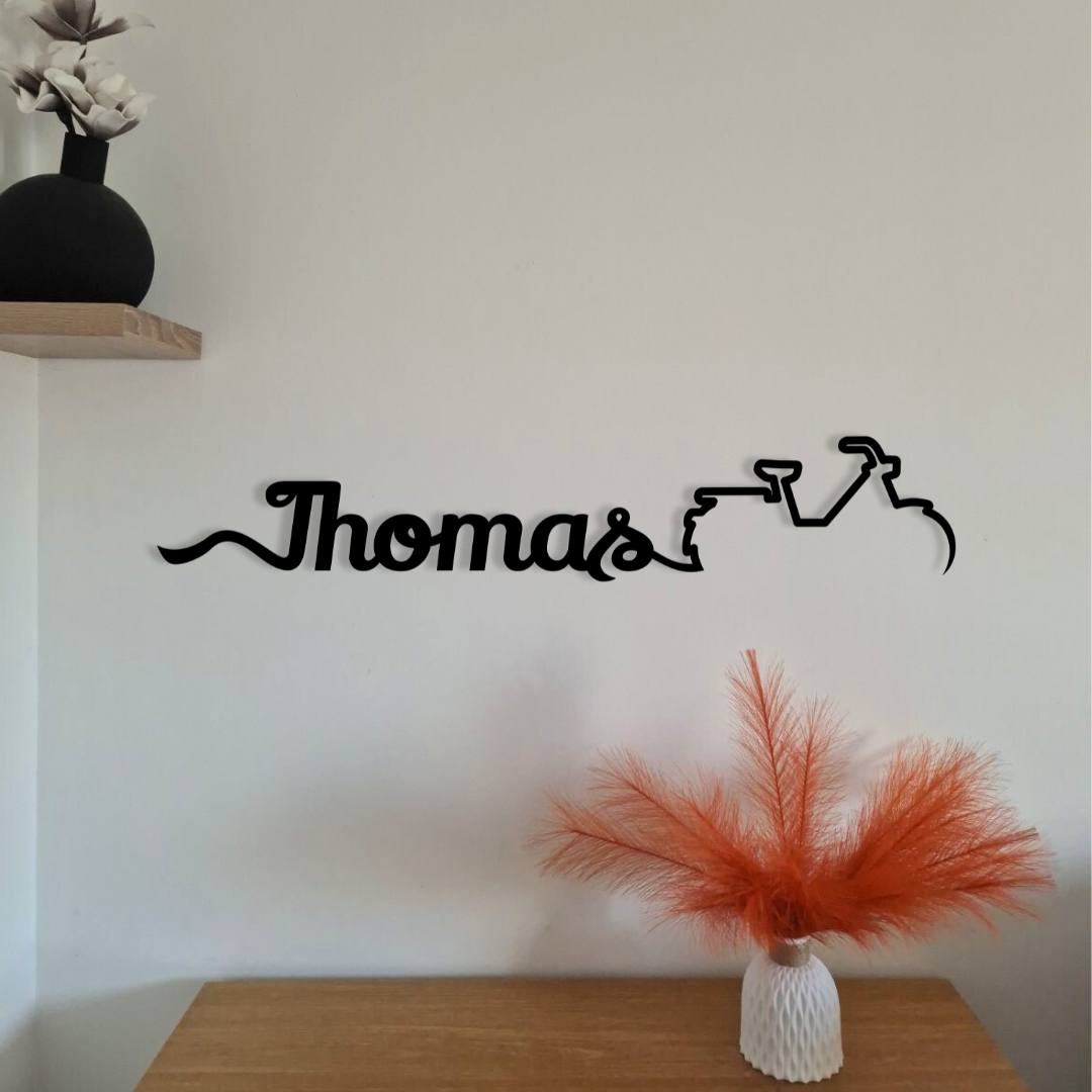 Décoration personnalisée ligne moto avec prénom – métal 60 cm – Fabriquée en France – Idée cadeau motard