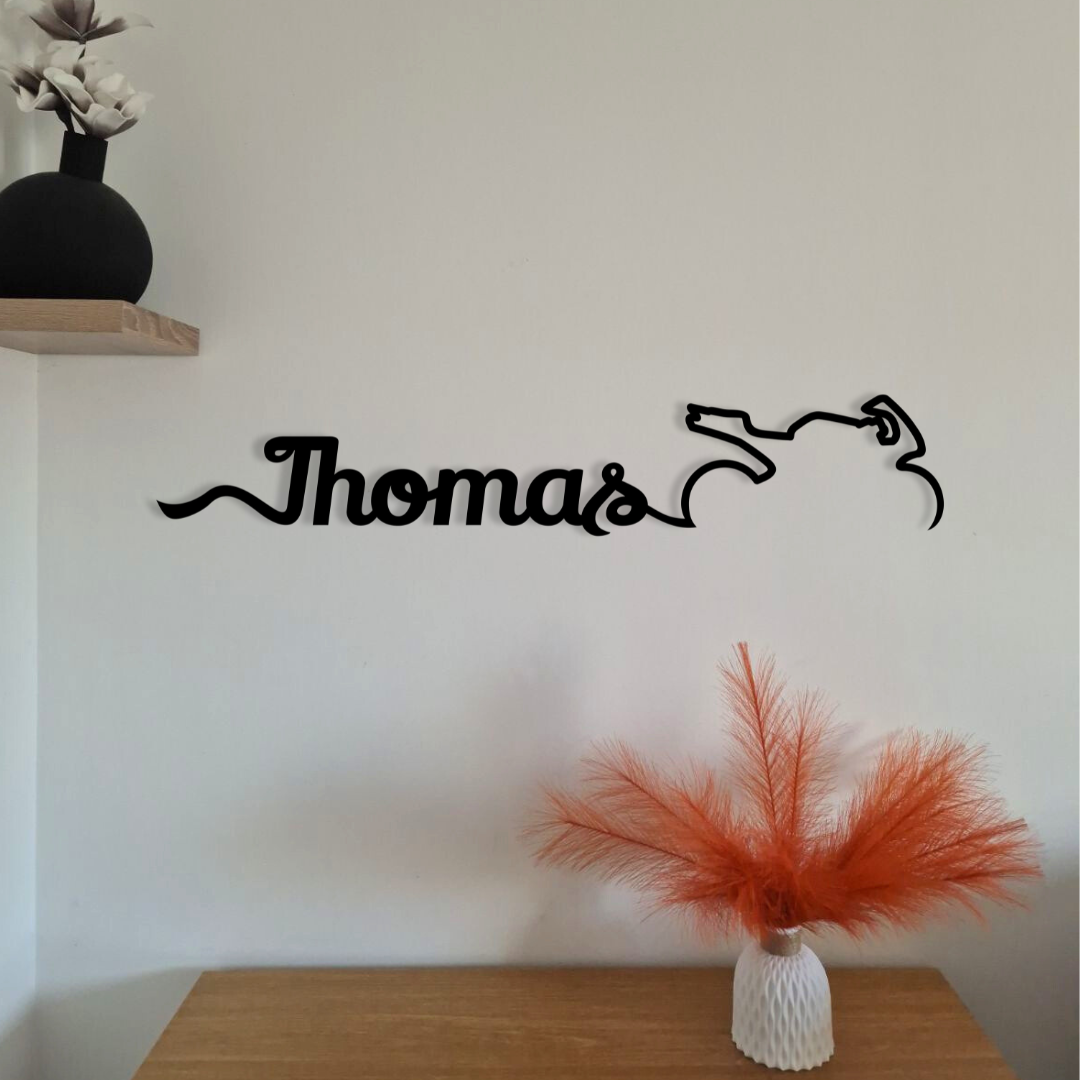 Décoration personnalisée ligne moto avec prénom – métal 60 cm – Fabriquée en France – Idée cadeau motard