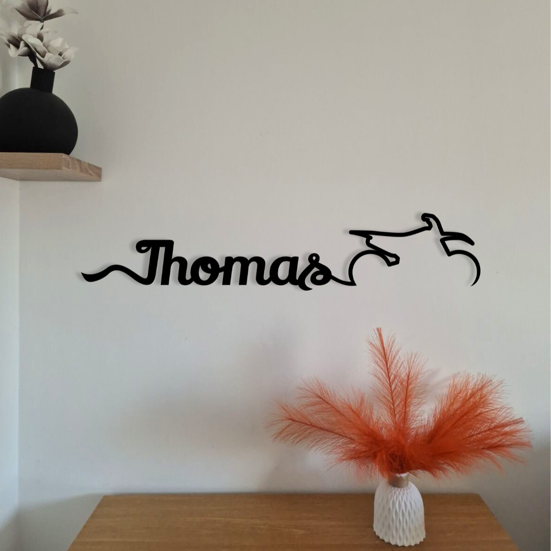 Décoration personnalisée ligne moto avec prénom – métal 60 cm – Fabriquée en France – Idée cadeau motard