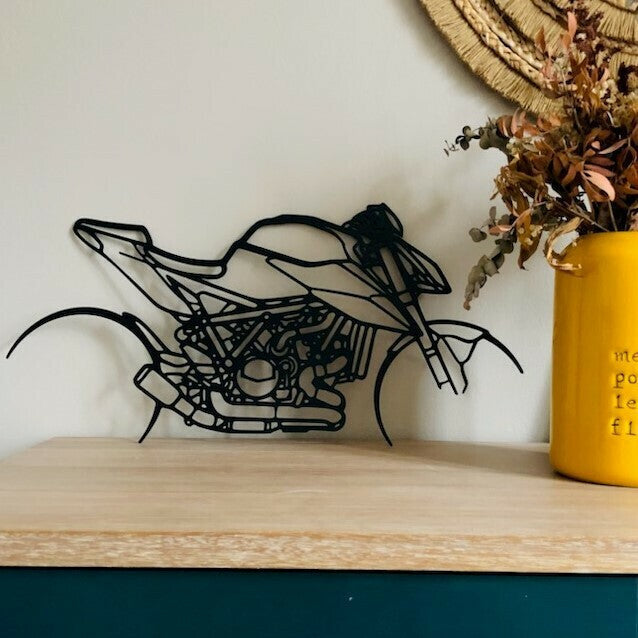 Déco murale MOTO - Planète Motards Déco murale MOTO Planète Motards  60 cm / KTM SUPERDUKE 1290, 60 cm / PANIGALE, 60 cm / MT07, 60 cm / GSXR, 60 cm / STREETFIGTER, 60 cm / CBR 900, 80 cm / KTM SUPERDUKE 1290, 80 cm / PANIGALE, 80 cm / MT07, 80 cm / GSXR, décoration, metal noir, stylé. Décoration moto. Découpe laser,Art mural de moto personnalisé, signe en métal de motard, décor de Garage, décor de moto.