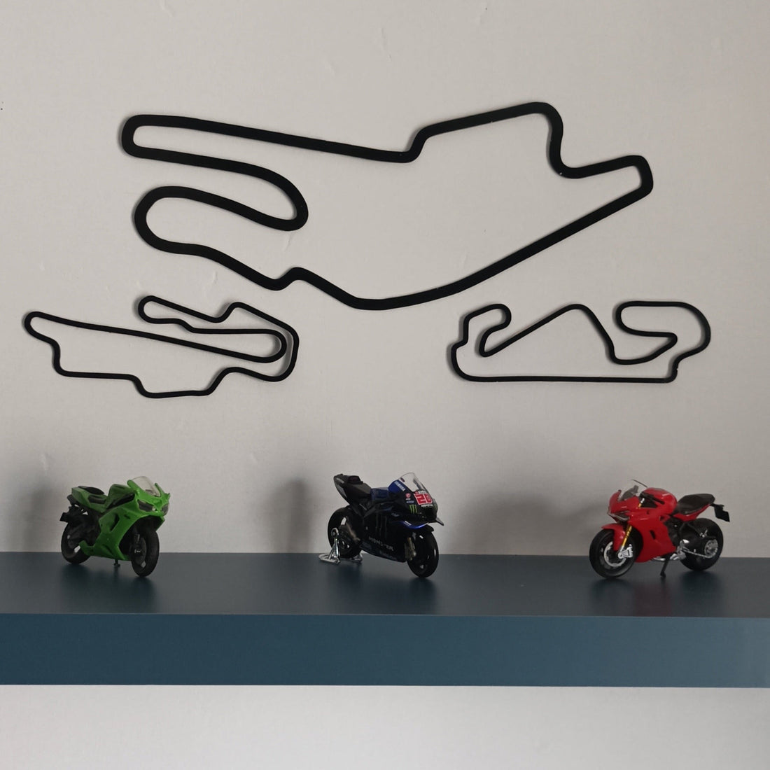 Circuit MotoGP en Acier Découpé Laser : l'Œuvre Artisanale Made in France
