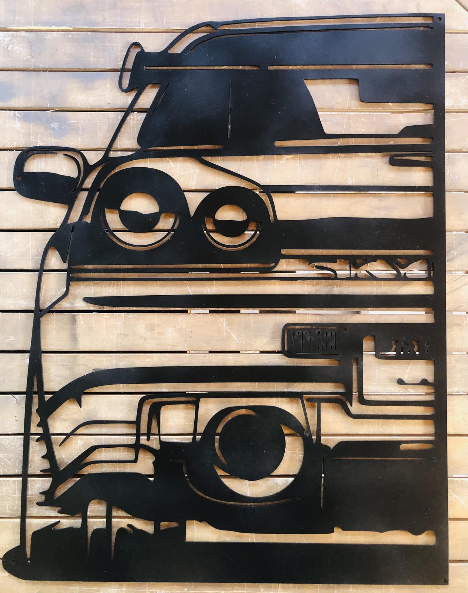Demi face avant voiture – décoration murale en métal – design industriel – fabrication française artisanale